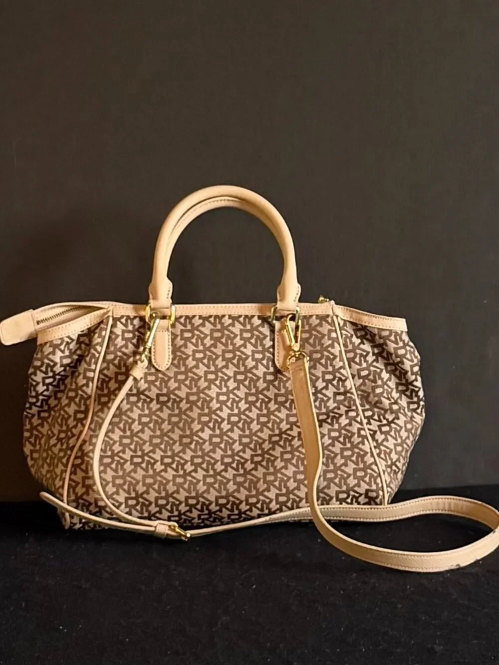 **NEW**DKNY Tan/Brown Shoulder/Crossbody Purse w/Adjustable Strap